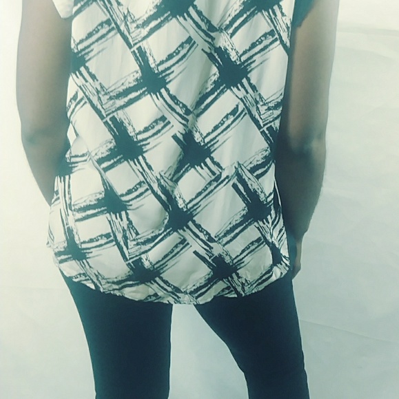 Silk Color Block Top - Picture 2 of 6